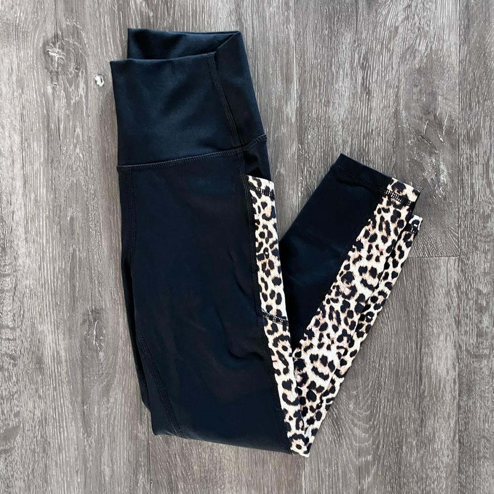 Zyia Leopard Pocket Crop Leggings | Size: 2